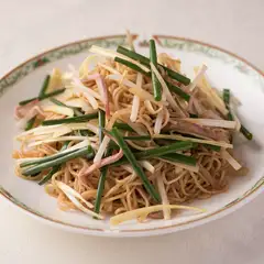 醤油の香ばしさとオイスターソースの旨味がやみつきなる『桃花林風　しょうゆ焼きそば』