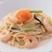 創業以来の名物パスタ　オマール海老から取った自家製ダシを生クリームと合わせたソースが濃厚＆リッチ。北海道産高級小麦　ハルユタカを使った「究極の生パスタ」は驚きのおいしさです！1380円（税込1518円）