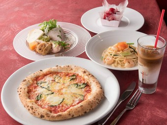 ランチにもディナーにも。女子会を満喫できる魅力のセットが多数