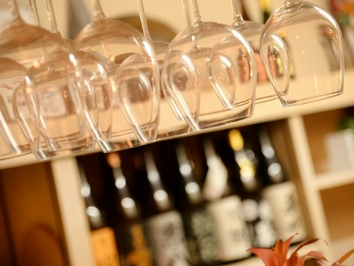 焼き鳥と楽しむワイン。色々な銘柄をバランス良く取り揃え