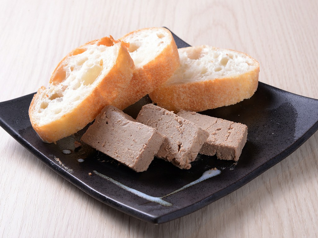くせがなく、優しい味。ワインが進む『レバーパテ』