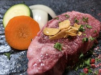 ・和牛シャトーブリアン　2,780円
・和牛赤身（上）　1,850円
・和牛赤身　1,200円