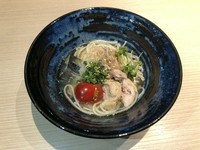 ・阿波　半田そうめん　～鶏つゆ～（冷）
徳島県産のコシが強い極太手延べそうめんを冷麺風で。