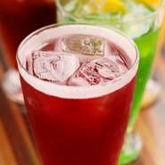 ミネラル・ビタミンを豊富に含む健康ドリンクは、爽やかな味わいで焼肉との相性も抜群。炭酸割り／お酒割りから選べるのでお好きな飲み方をチョイスできます。