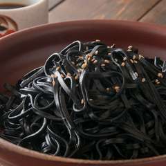 炭のザルうどん