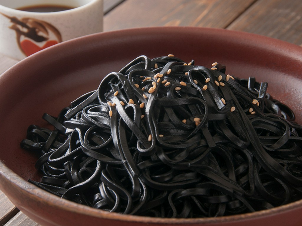 炭のザルうどん