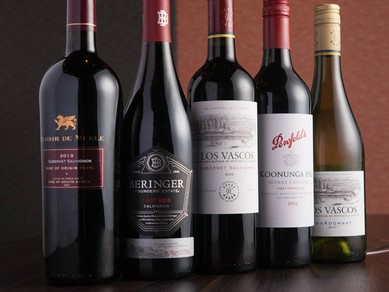 泡から始まり、美味しい肉には赤ワイン。この定石は外せない