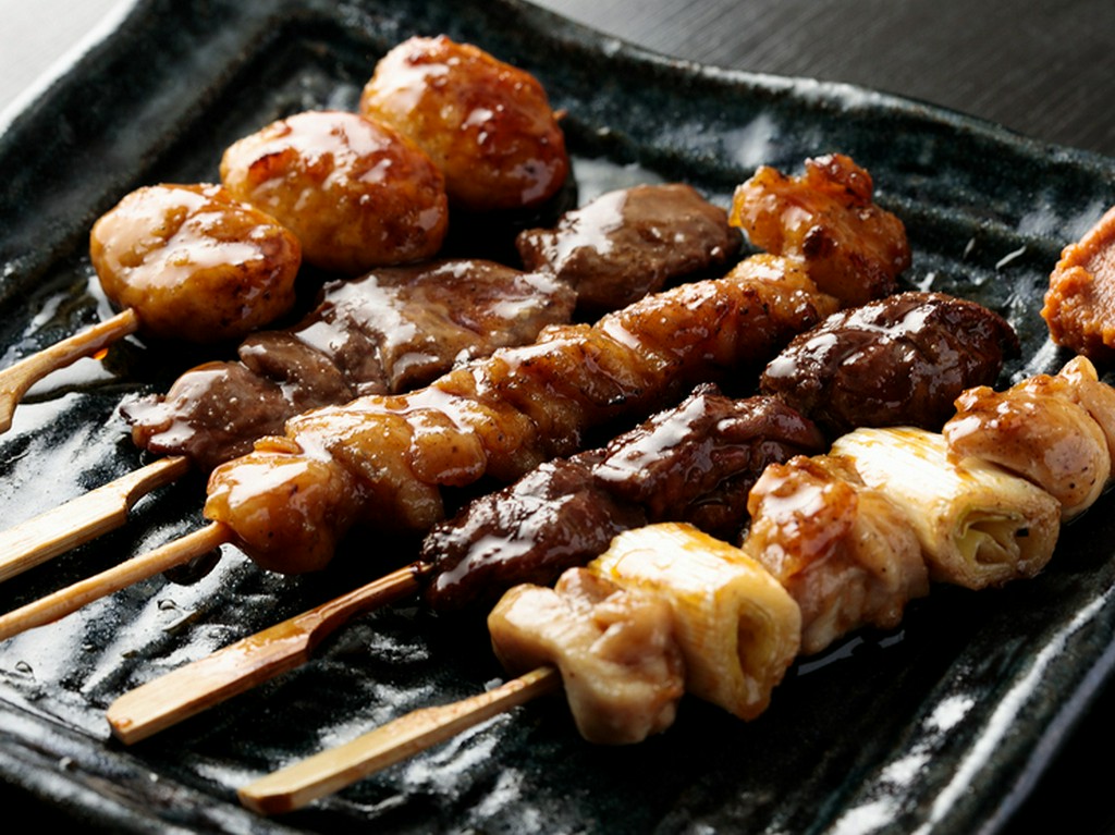 老若男女問わず人気の『焼き鳥』を囲んで、団欒を満喫