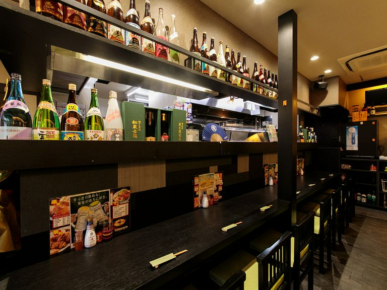 マイペースで充実した時間を過ごせる、落ち着いたカウンター席