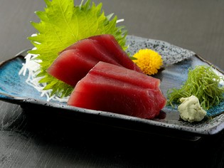 三崎から直送で届く「まぐろ」など、新鮮な魚介をご用意