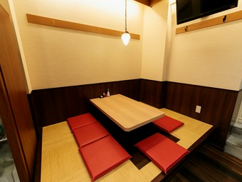 カウンターから個室まで、さまざまなニーズに対応
