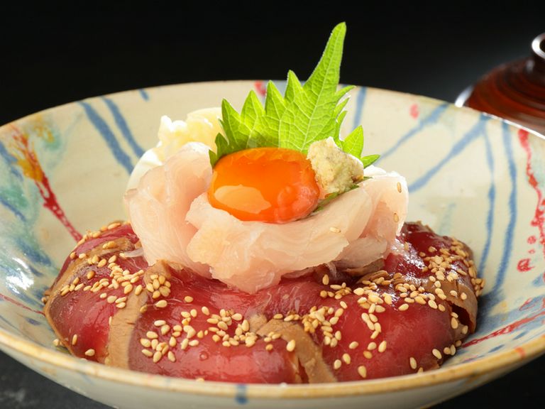 さまざまなトッピングで約20通りの楽しみ方ができるランチ丼