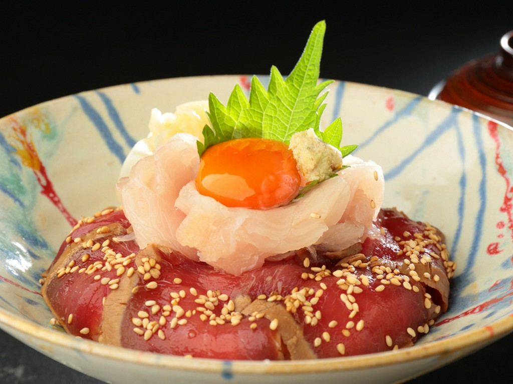 さまざまなトッピングで約20通りの楽しみ方ができるランチ丼