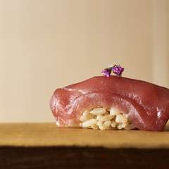 極上握り9貫、お造り、おつまみ、茶碗蒸しも付いた贅沢コース