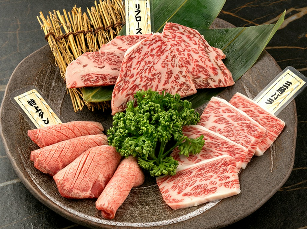 高級な黒毛和牛の中でも、イチオシの部位を豪華に盛り合わせた『push盛り』