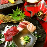 小鉢・サラダ・馬刺2種・石焼3種・馬スジ煮込み・ご飯・汁物・香物・デザート・コーヒー