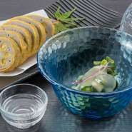 レンコンや塩トマトをはじめ、できるだけ県産の食材を使用するようにしています。また当店の姉妹店では魚も扱っていますので、「本日の一品」では魚料理も提供しています。ぜひご賞味ください。				