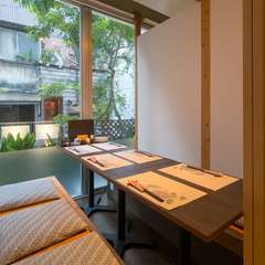 庭が見える特等席を2部屋用意				