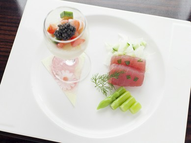 料理に合うものだけを。重ねるグラスに注がれる厳選されたワイン