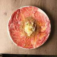 やわらかく甘みがあり、ジューシーな霜降りが多く、牛肉の中で最高の肉をロゼ色に仕上げました。Sサイズ：1,408円