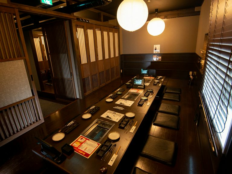 最大50名までの宴会に。仕切りを外して自在にアレンジ