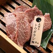 腕の部分。赤身の王道であり味はサッパリ甘め。