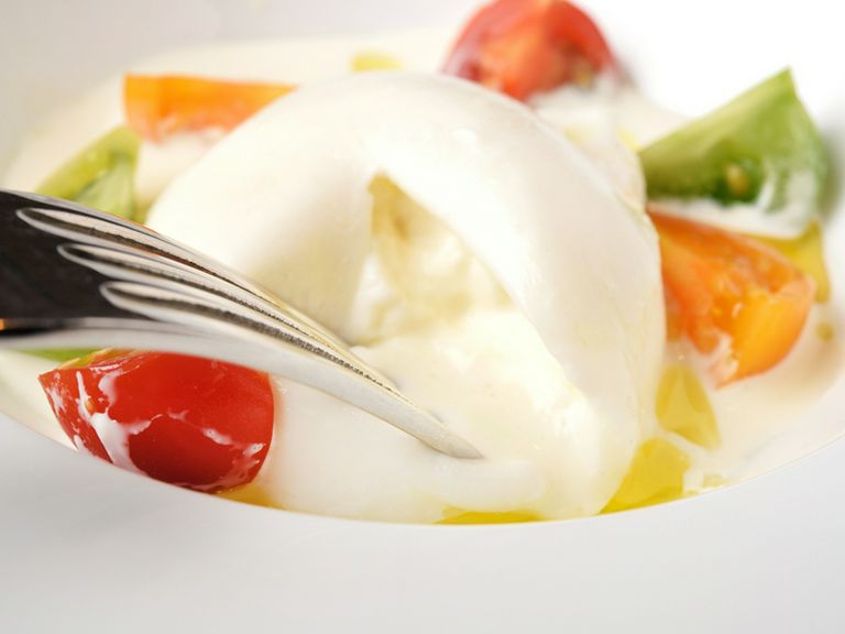 とろけるような食感の『ブラッターチーズ IZUMI DINING STYLE』