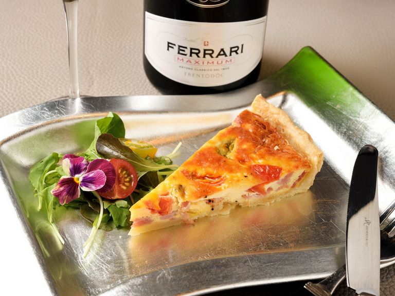 イタリアンテイストの『ベーコンとトマトのキッシュ』