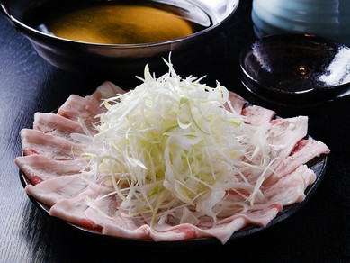たっぷりのねぎと厳選された豚肉を秘伝の出汁で『ねぎ鍋』
