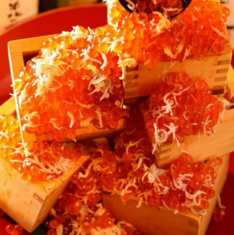 あいよの新星！！ぷりっぷりのいくらとシラスをぶっかけます≪イクラしらす升≫1升490円（税抜）