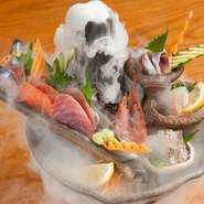 北海道の海の幸を食べつくす『名物市場直送いろりあん盛り』