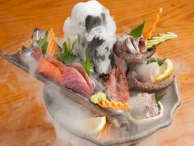 北海道の海の幸を食べつくす『名物市場直送いろりあん盛り』　※2人前よりご注文をお願いします。