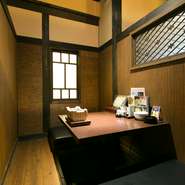 全席完全個室が保証するプライベートなひとときと、素材にこだわったお食事による確かなおもてなし。接待・会食といった大切な方をお招きする際、知っておきたいお店です。