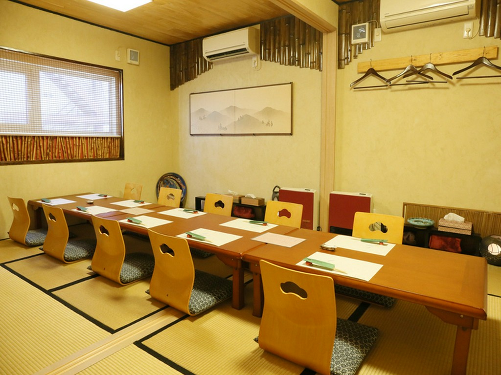 個室や大部屋の手配もでき、接待にも心強い