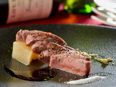 肉の旨みを堪能できる『十勝牛熟成肉ステーキ』