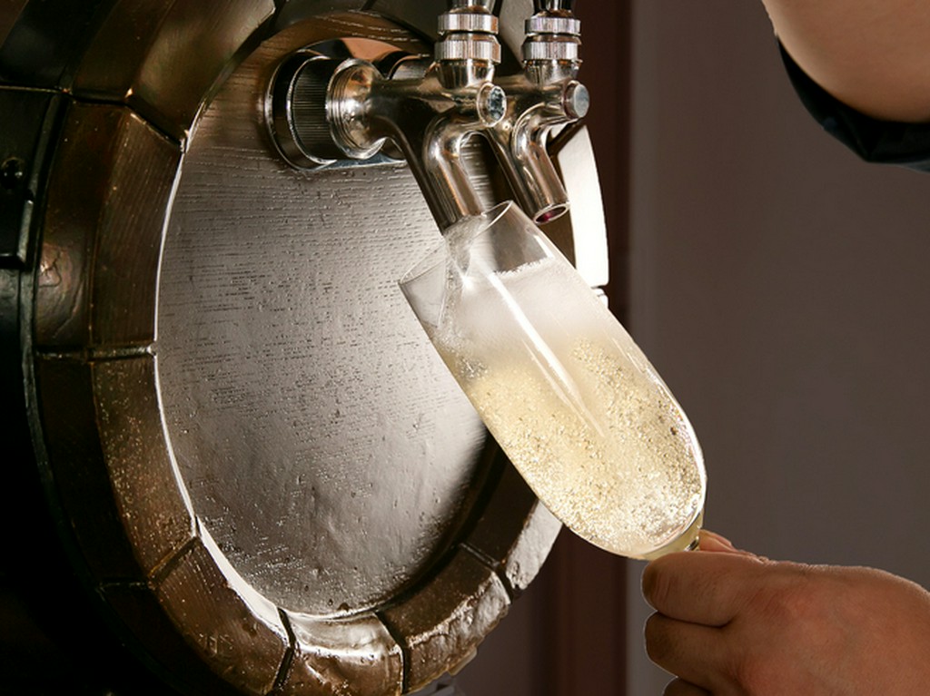 爽やかでどんな料理にもよく合う『樽生スパークリング』