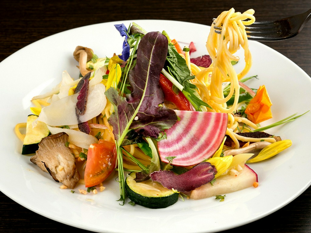 野菜たっぷりな『彩り野菜の菜園風ペペロンチーノ』