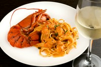 魚介の旨味を堪能！『オマール海老のトマトクリーム　手打ちパスタ』