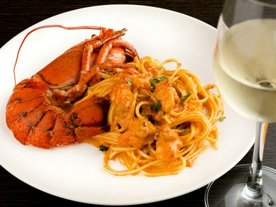 魚介の旨味を堪能！『オマール海老のトマトクリーム　手打ちパスタ』