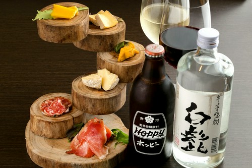 お酒のつまみに『生ハムとチーズの盛り合わせ』