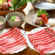 熊野牛の希少部位を使用した絶品のすき焼きをご堪能ください。
★飲み放題をご希望の方は１人90分2000円（税別）となります。