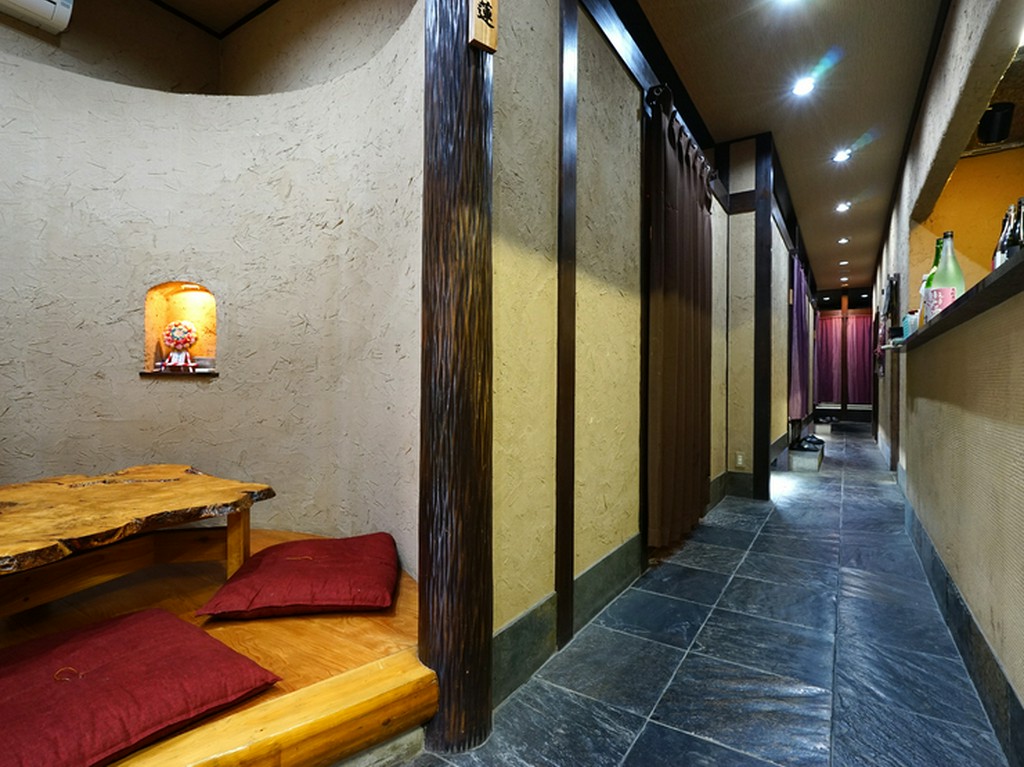 個室から大広間へ大変身する座敷が団体利用に好適