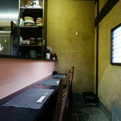 しっかり食事をとるのもよし、ちょっと一杯飲むのもおすすめ