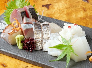 見た目からも味からもわかる鮮度のよさ『造り盛り合わせ』