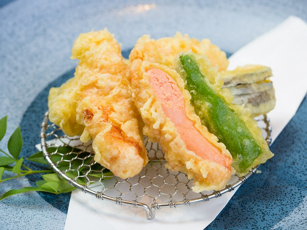 職人技でサクッと揚げられた『天ぷら』もおすすめ