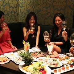 毎週水曜日：女性はシャンパン一杯無料。ワンランク上の女子会		