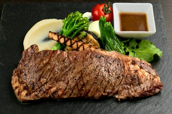 グリルでじっくり焼き上げる『国産牛ステーキ　わさび風味』