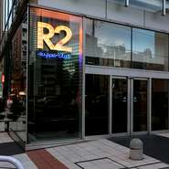 当店では5000円、6000円、8500円という3つのコースをご用意しています。いずれも2時間飲み放題付きなので、存分にお楽しみいただけるはず。いろいろなシーンでぜひご利用ください！				