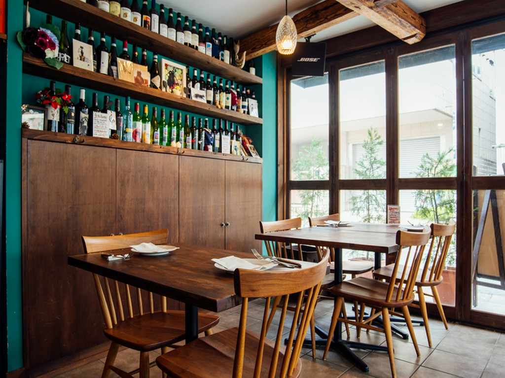 自ら飲んで味わって確かめてきたワインのコレクション