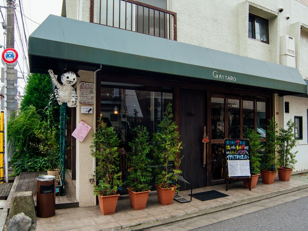 表通りから少し入った隠れ家のようなお店